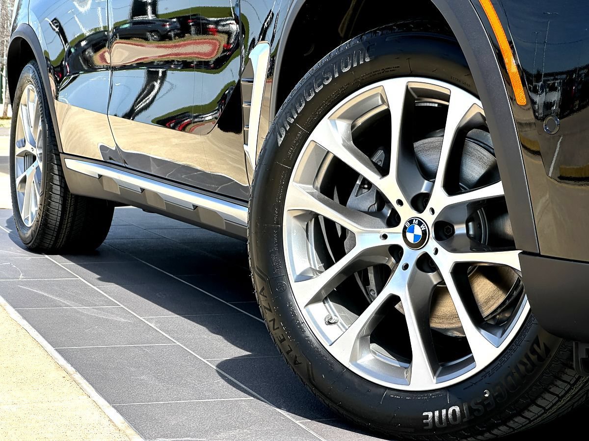 New 2026 BMW X5 sDrive40i w/ Premium Package RWD image 2