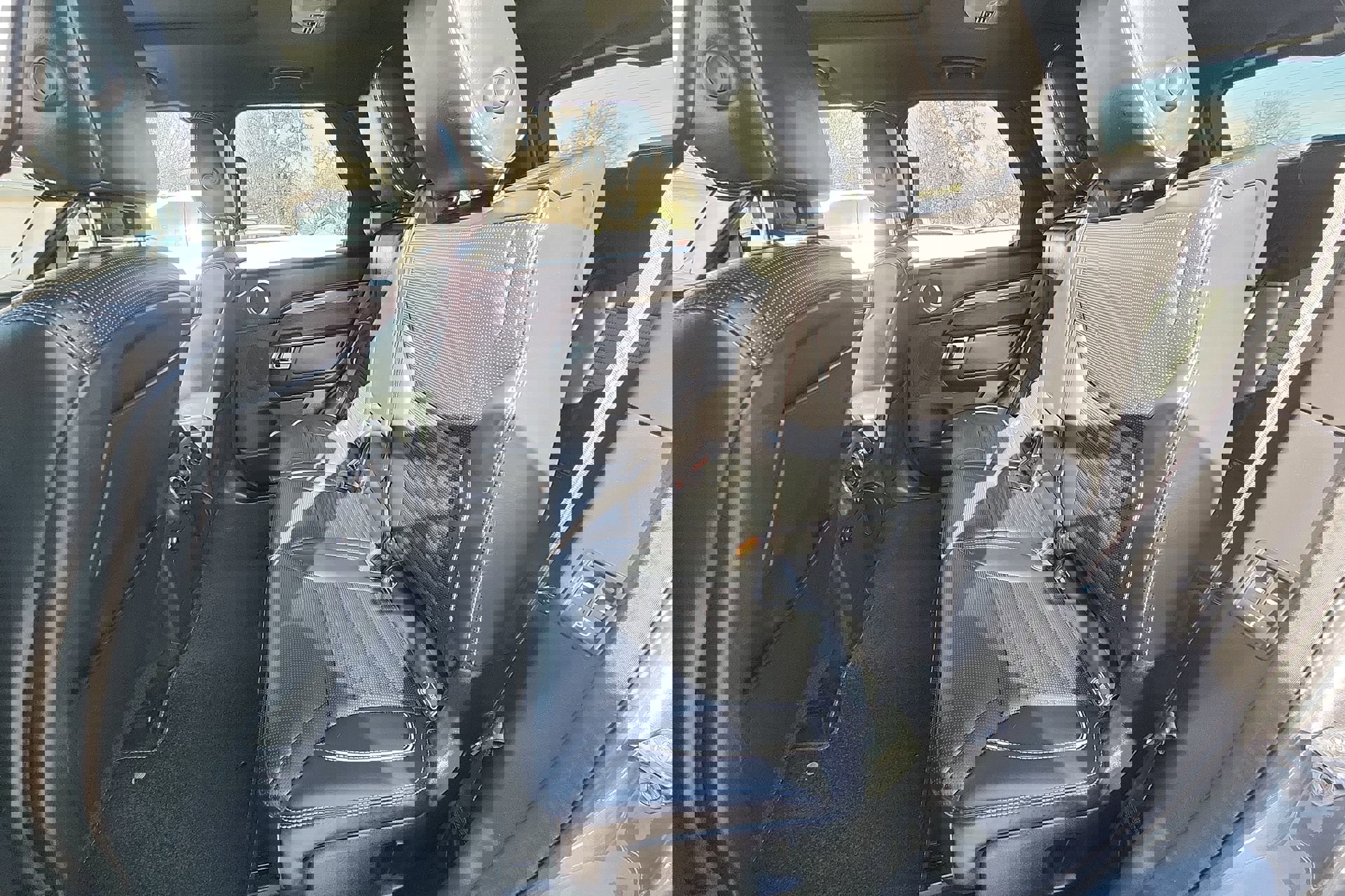 Used 2019 Land Rover Discovery HSE image 25