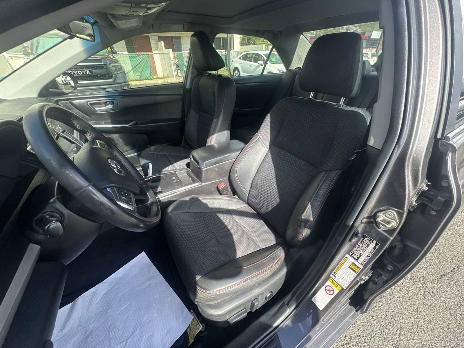 Used 2015 Toyota Camry SE image 11