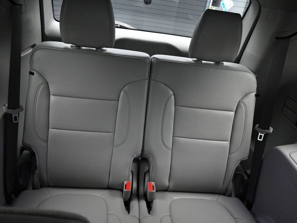 Used 2022 GMC Acadia SLT w/ Technology Package image 15