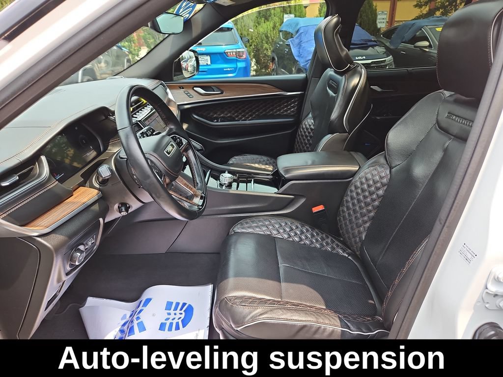 Used 2022 Jeep Grand Cherokee Summit w/ Luxury Tech Group V AWD/4WD image 10