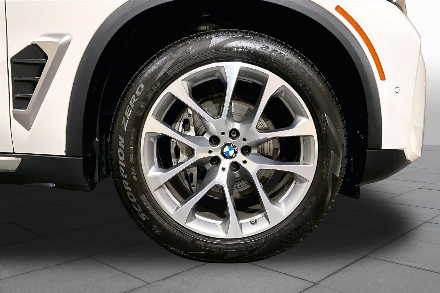 Certified 2024 BMW X5 xDrive40i w/ Premium Package AWD/4WD image 10