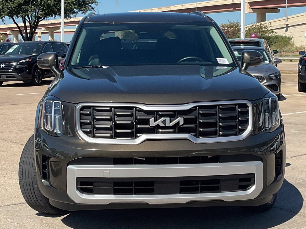 Used 2025 Kia Telluride S FWD image 2