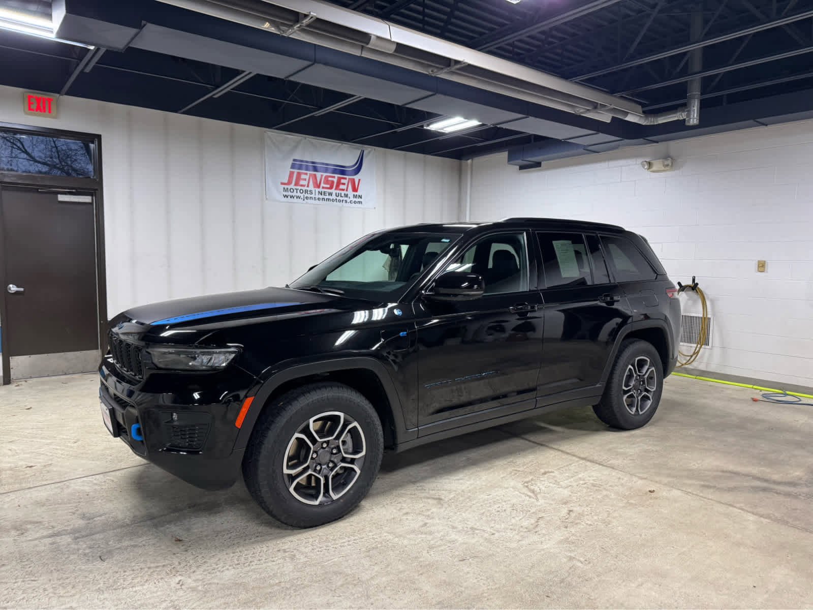 Used 2022 Jeep Grand Cherokee Trailhawk w/ Advanced Protech Group II