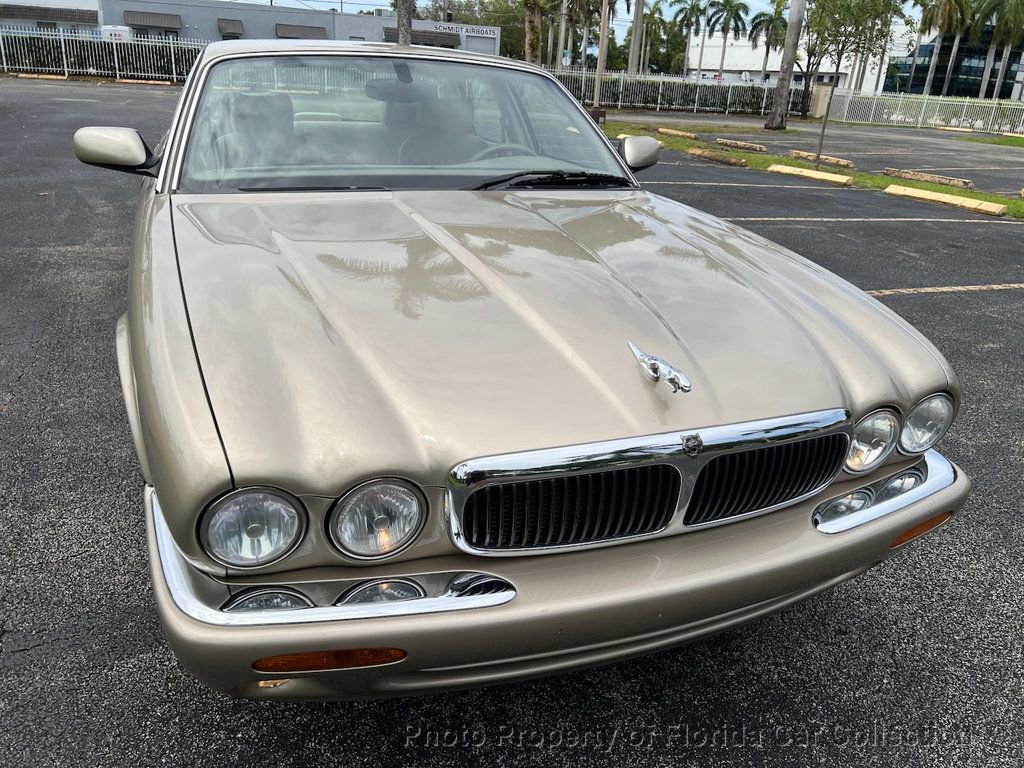 Used 2000 Jaguar XJ8 image 15