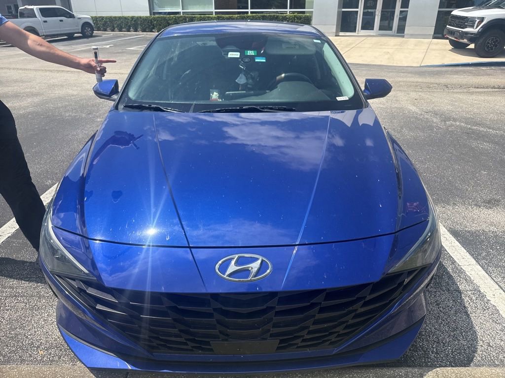 Used 2023 Hyundai Elantra SEL w/ Convenience Package FWD image 3