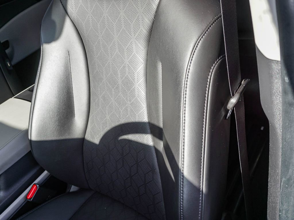 Used 2024 Kia Carnival LX FWD image 21