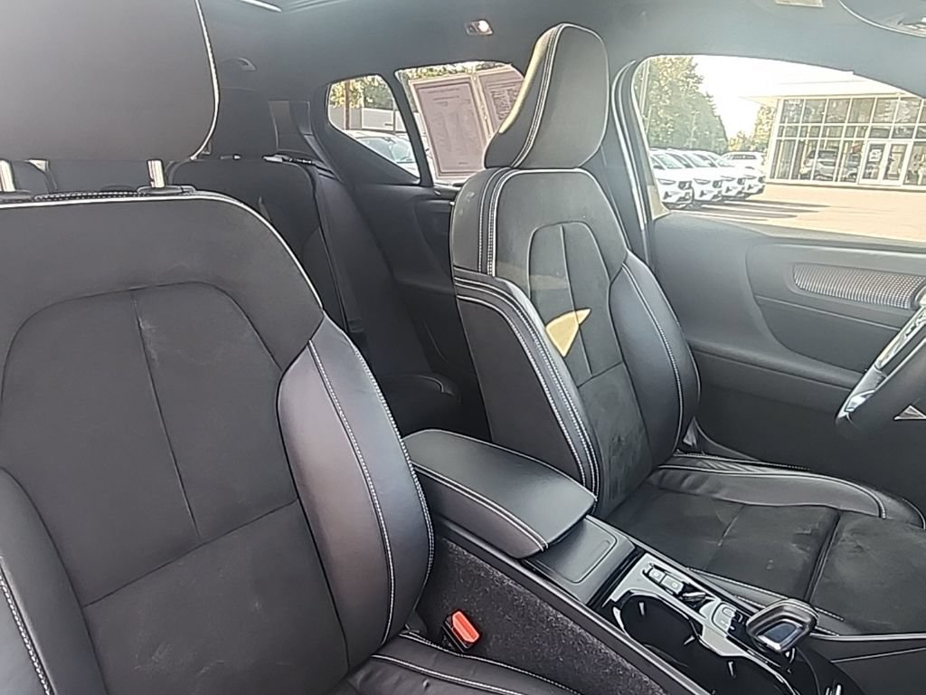 Used 2022 Volvo XC40 T5 R-Design w/ Advanced Package AWD/4WD image 21