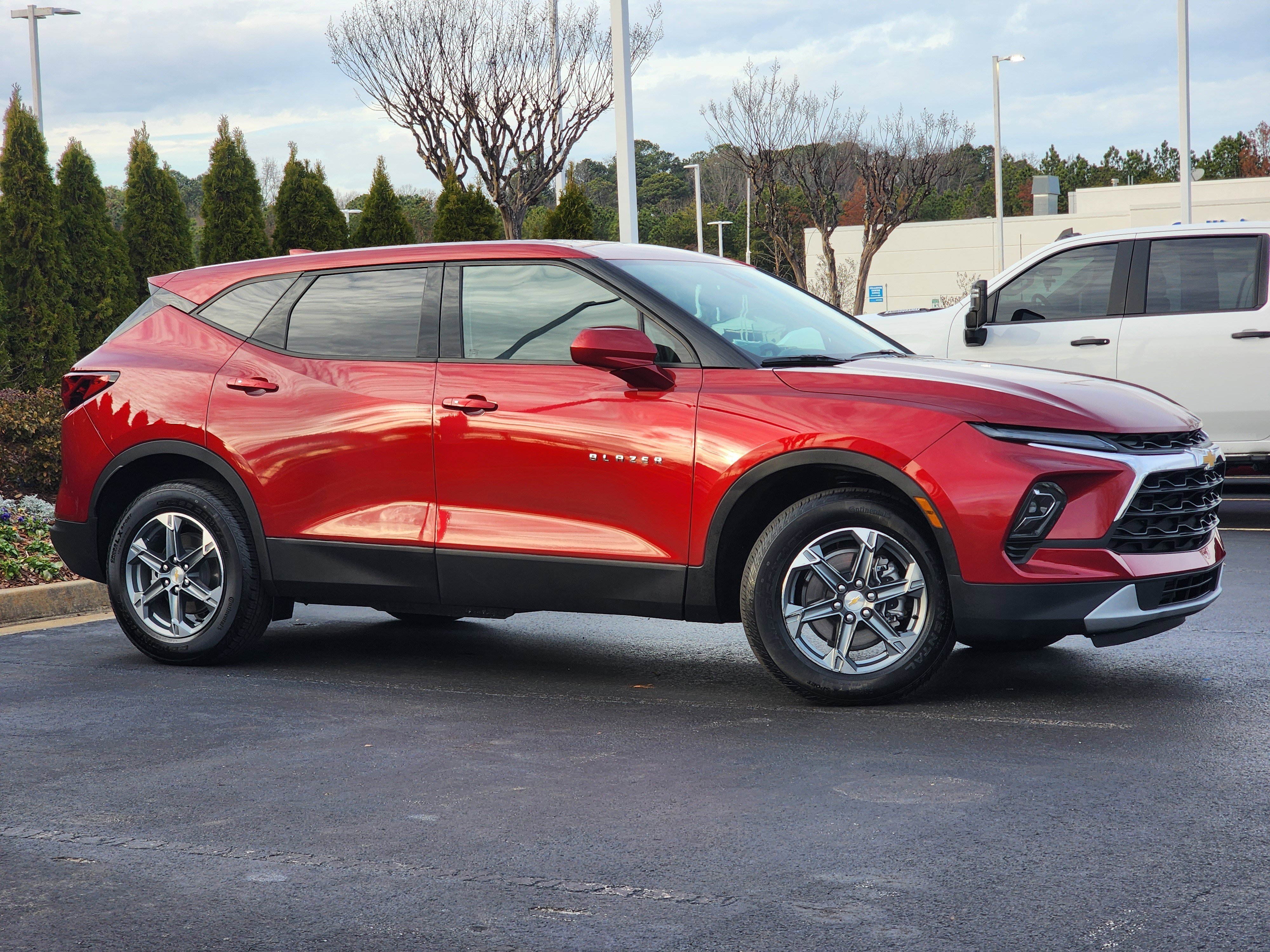 Used 2025 Chevrolet Blazer LT image 3