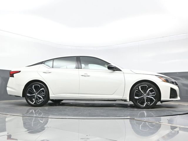 Used 2025 Nissan Altima 2.5 SR w/ SR Premium Package FWD image 26
