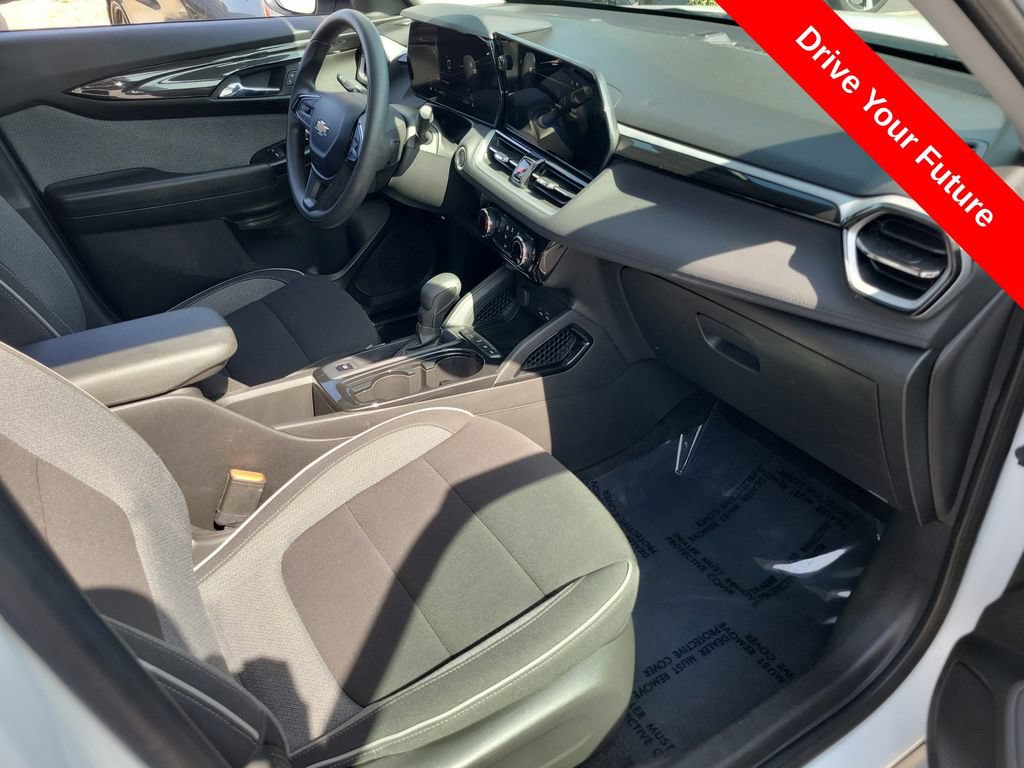 Used 2025 Chevrolet TrailBlazer LT AWD/4WD image 20