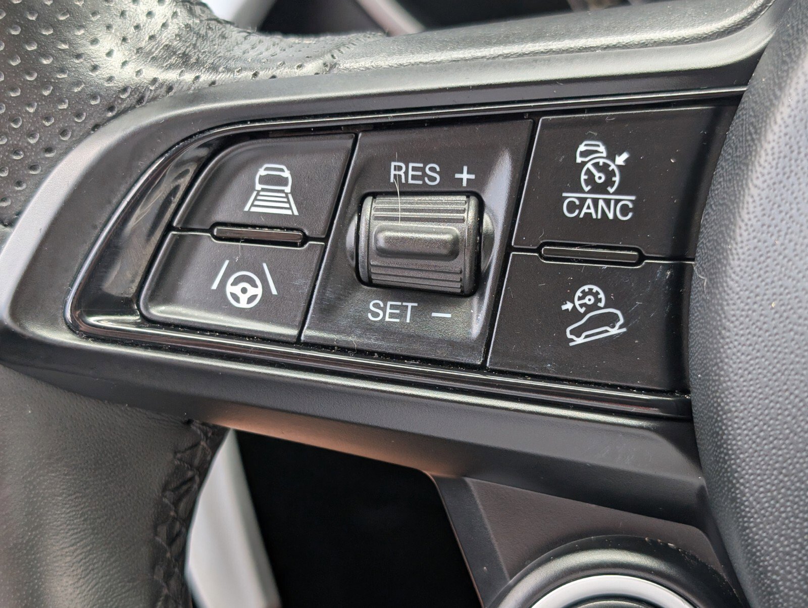 Used 2022 Alfa Romeo Stelvio Veloce image 28