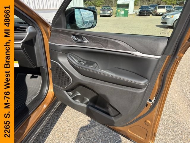 New 2026 Jeep Grand Cherokee L Limited w/ Luxury Tech Group II AWD/4WD image 46