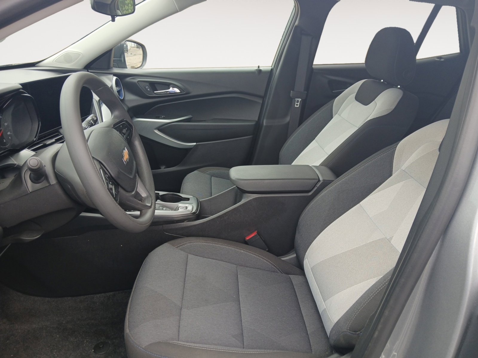 Used 2024 Chevrolet Trax LS w/ Driver Confidence Package FWD image 9