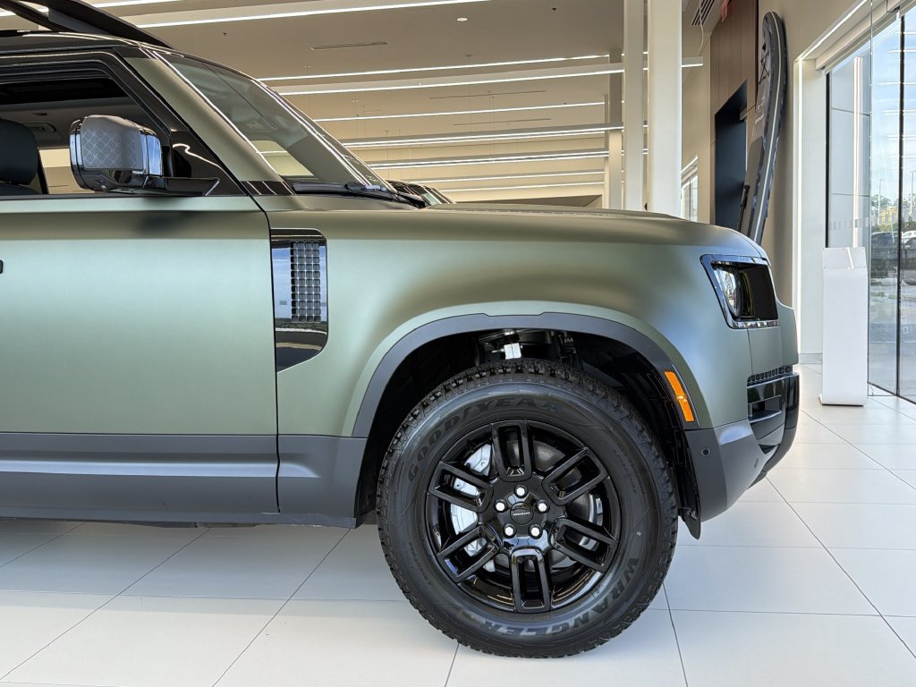 New 2026 Land Rover Defender 110 S AWD/4WD image 9