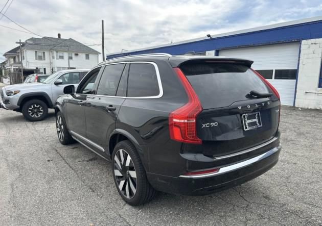Used 2025 Volvo XC90 T8 Ultra w/ Protection Package Premier AWD/4WD image 3
