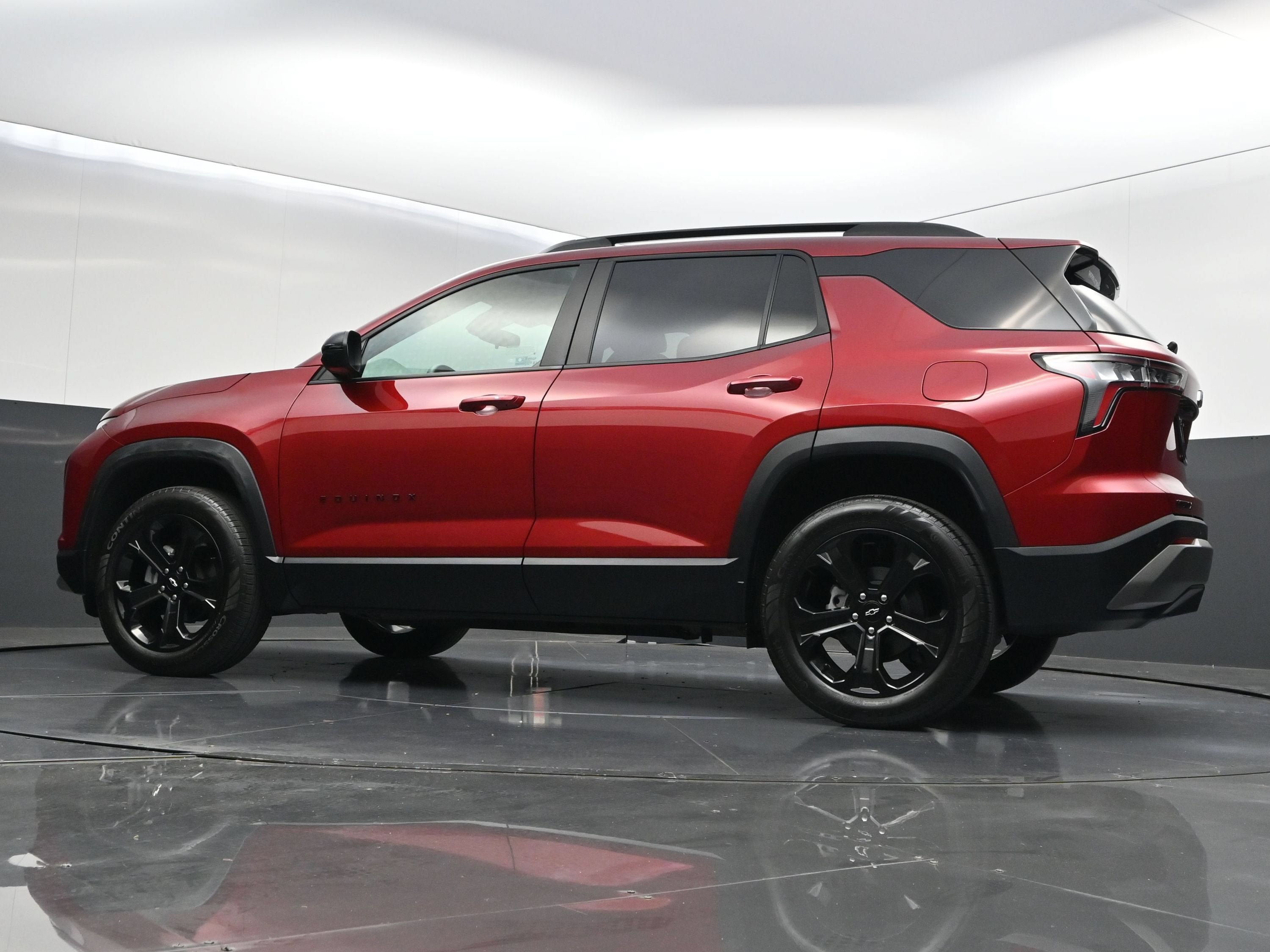 Used 2025 Chevrolet Equinox LT w/ Midnight Edition FWD image 38