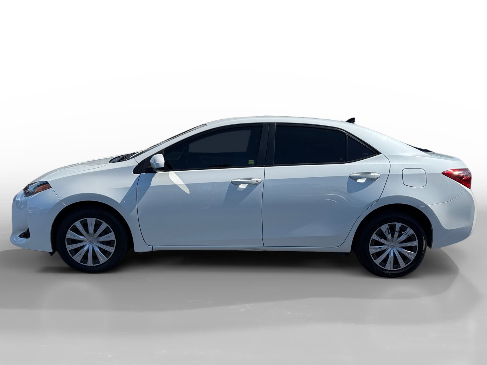 Used 2017 Toyota Corolla LE w/ Carpet Mat Package (TMS) FWD image 2