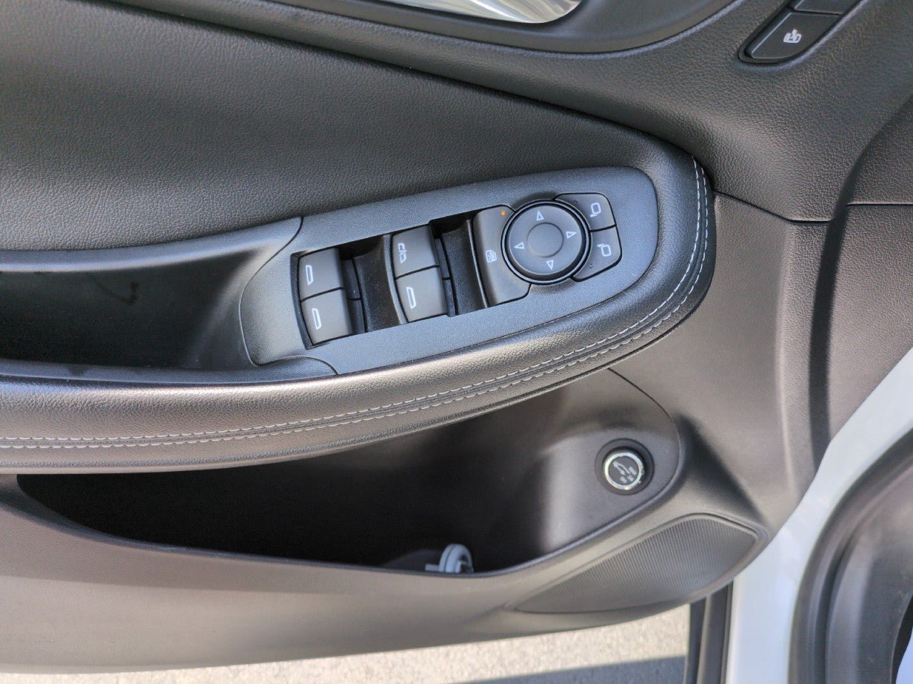 Used 2022 Buick Encore GX Essence w/ Experience Buick Package AWD/4WD image 13