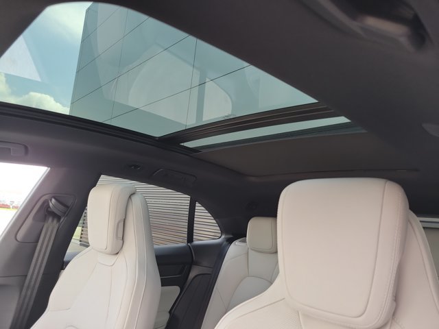 New 2026 Porsche Macan Electric RWD image 36