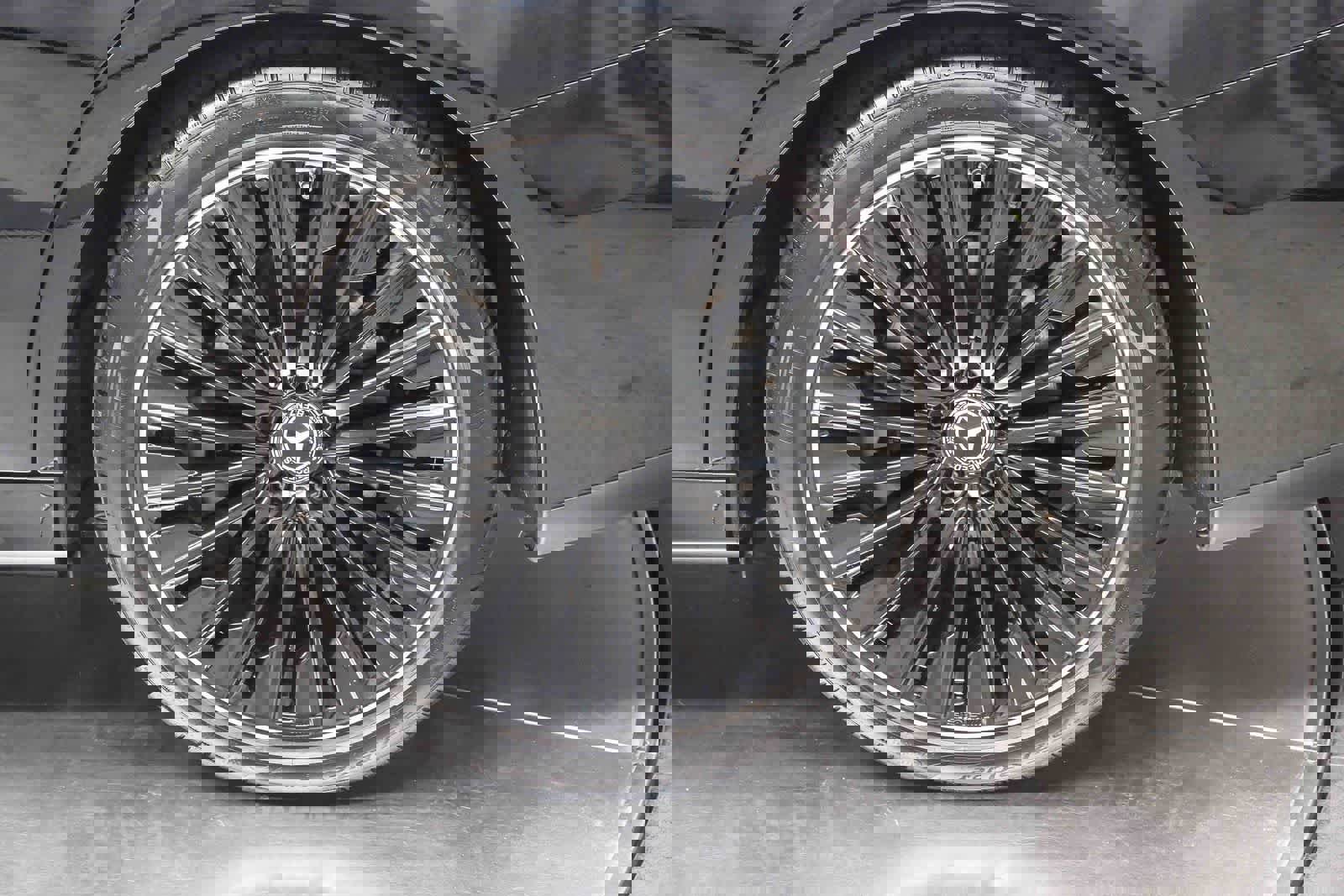 Used 2025 Mercedes-Benz E 350 Sedan image 9