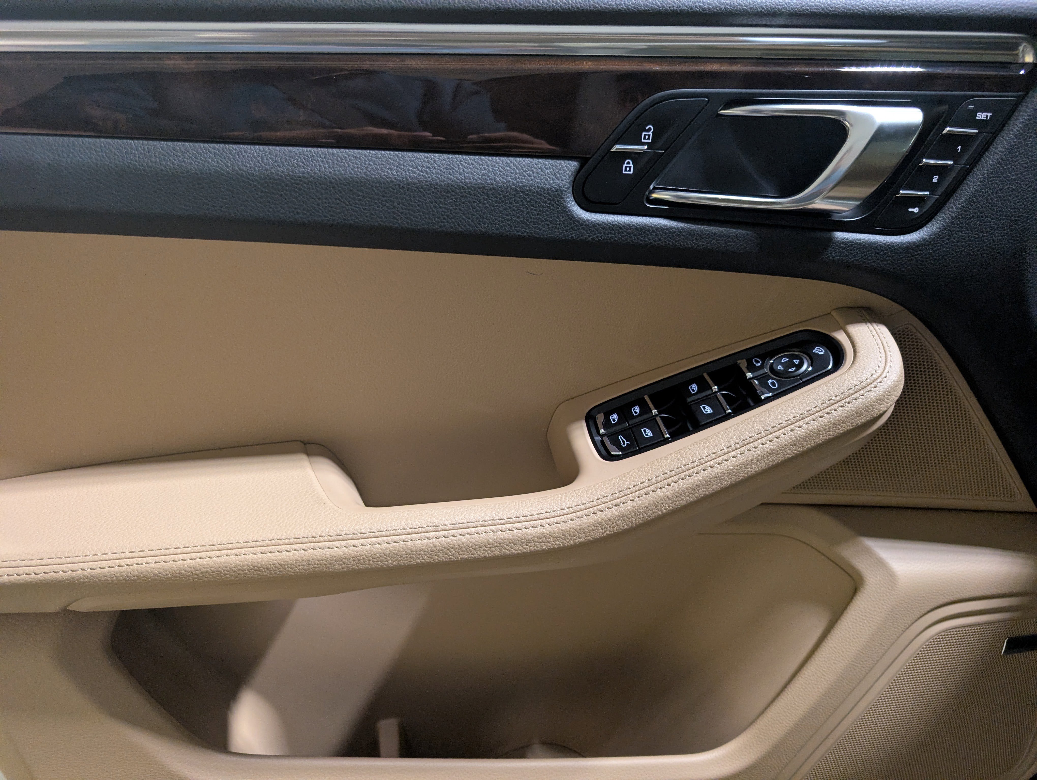 Certified 2025 Porsche Macan image 18