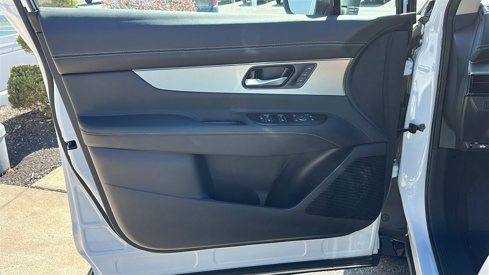 Certified 2025 Nissan Murano SL w/ Cargo Package image 14