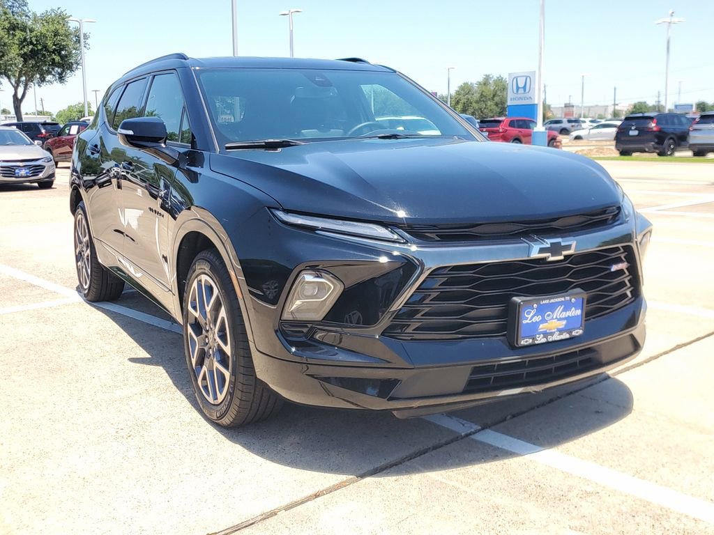 Used 2025 Chevrolet Blazer RS AWD/4WD image 2