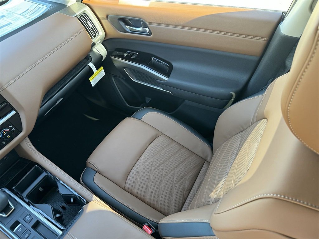 New 2025 Nissan Pathfinder Platinum w/ Cargo Package image 16