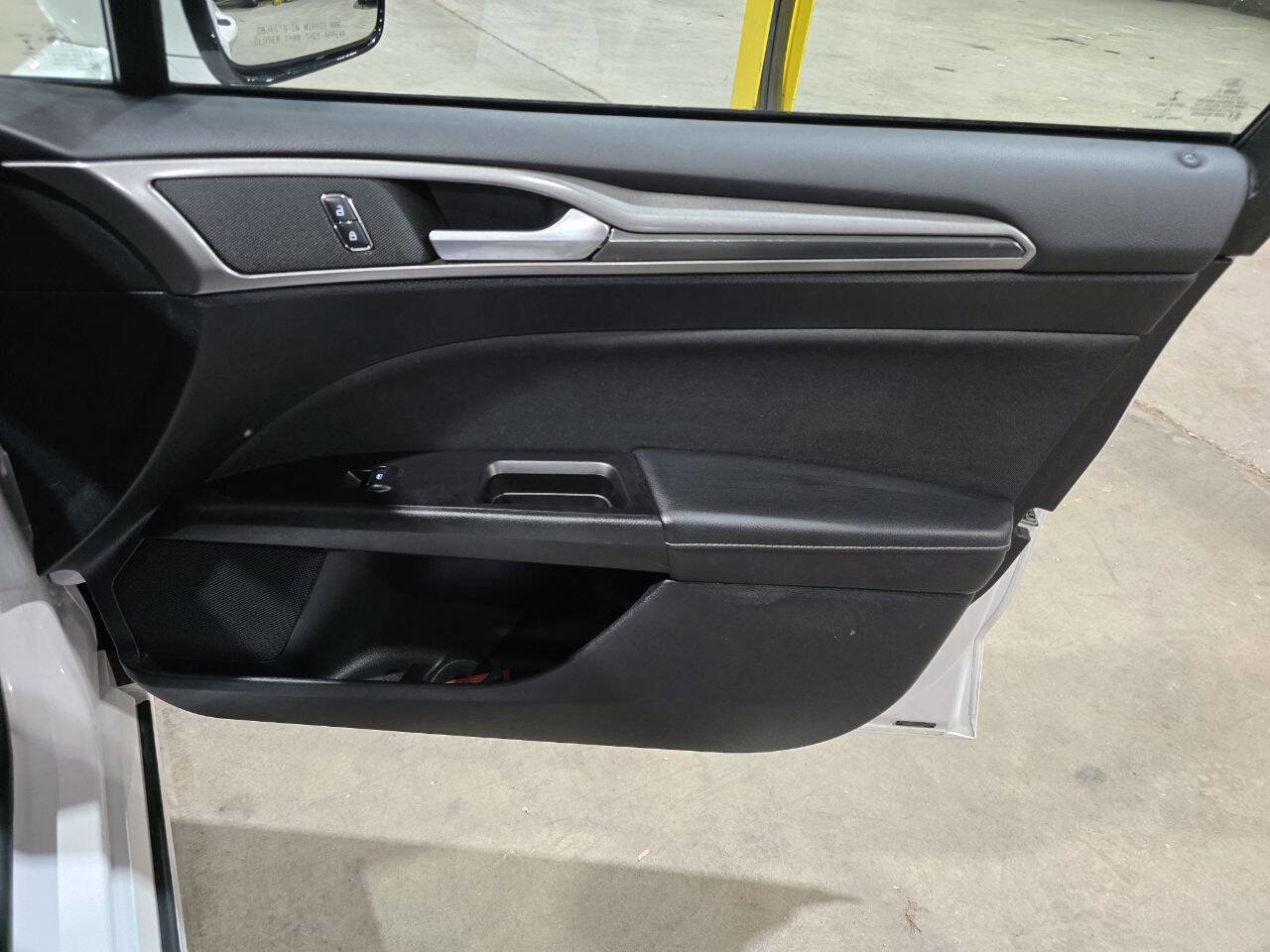 Used 2017 Ford Fusion SE w/ Equipment Group 201A image 33