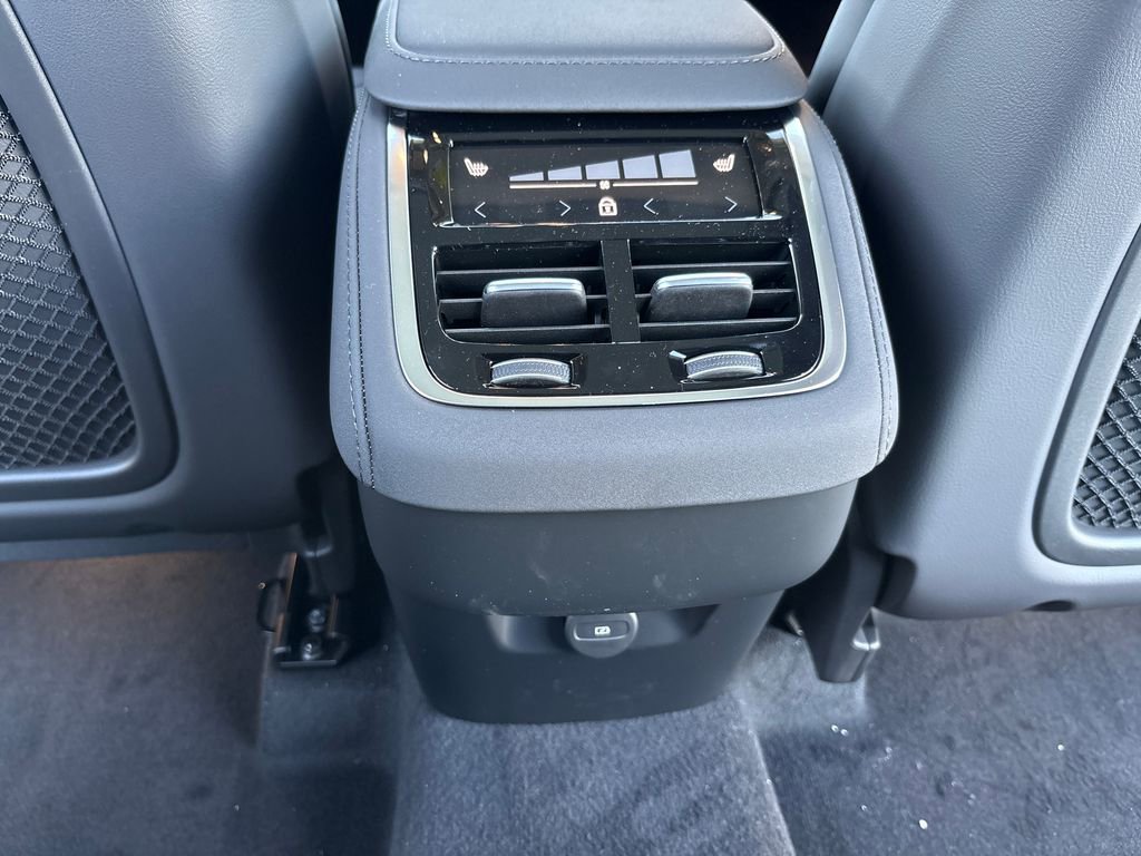 New 2026 Volvo XC90 B5 Plus image 15