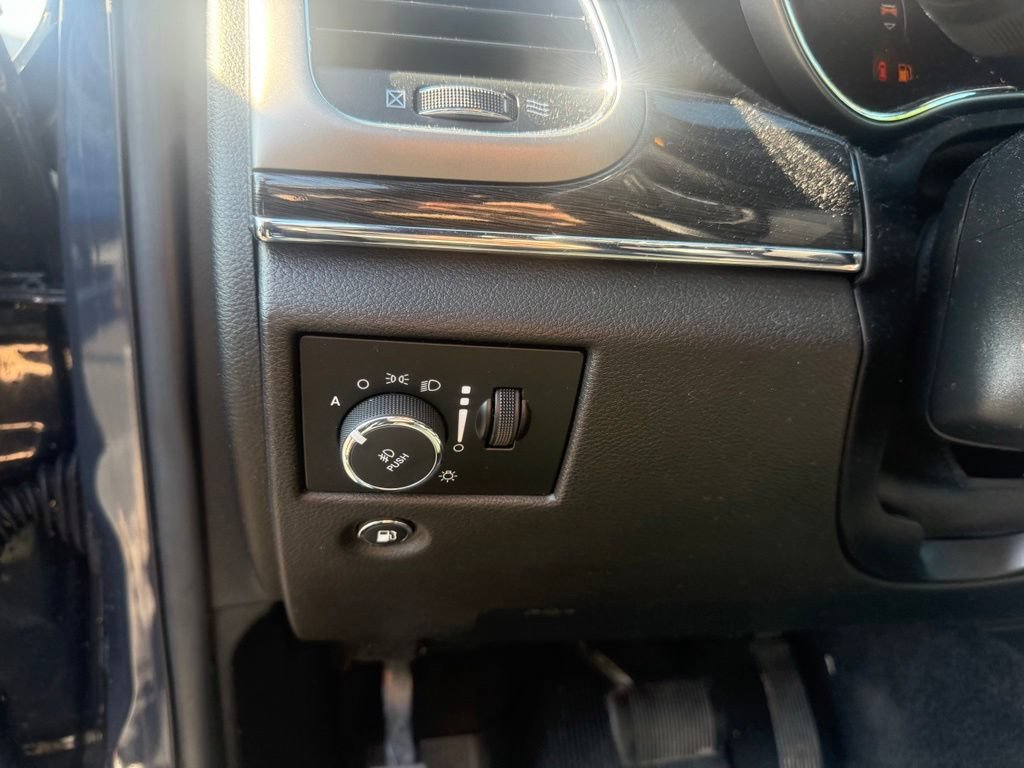 Used 2018 Jeep Grand Cherokee Trailhawk w/ Trailhawk Luxury Group AWD/4WD image 18