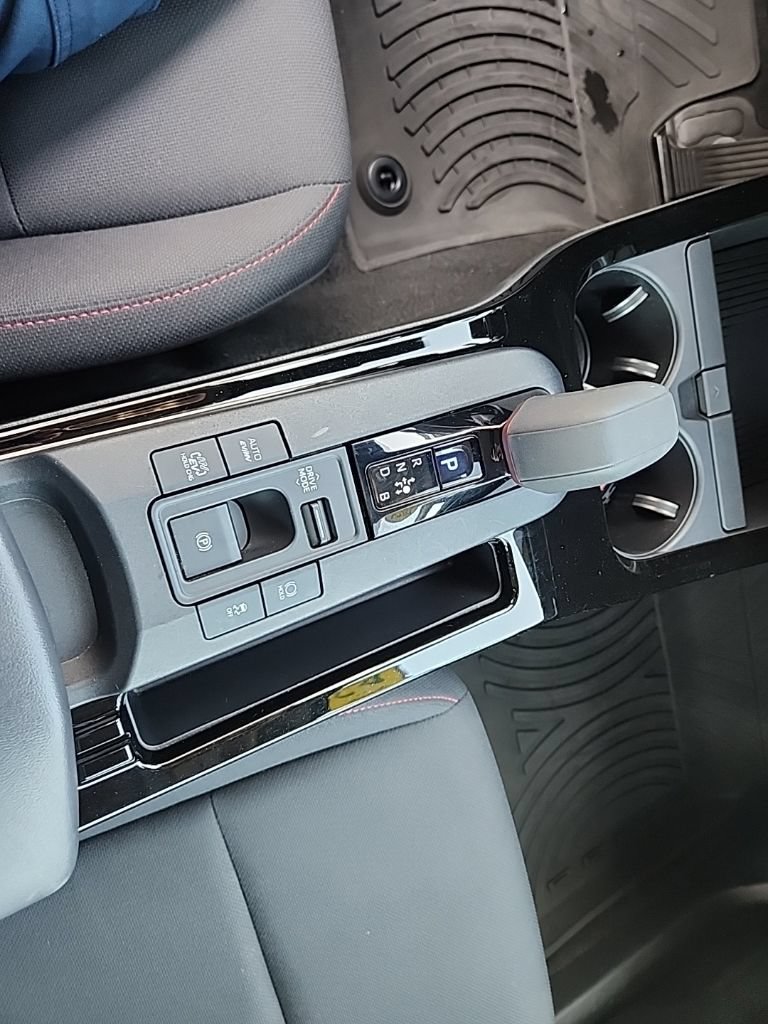 Used 2024 Toyota Prius Prime FWD image 17