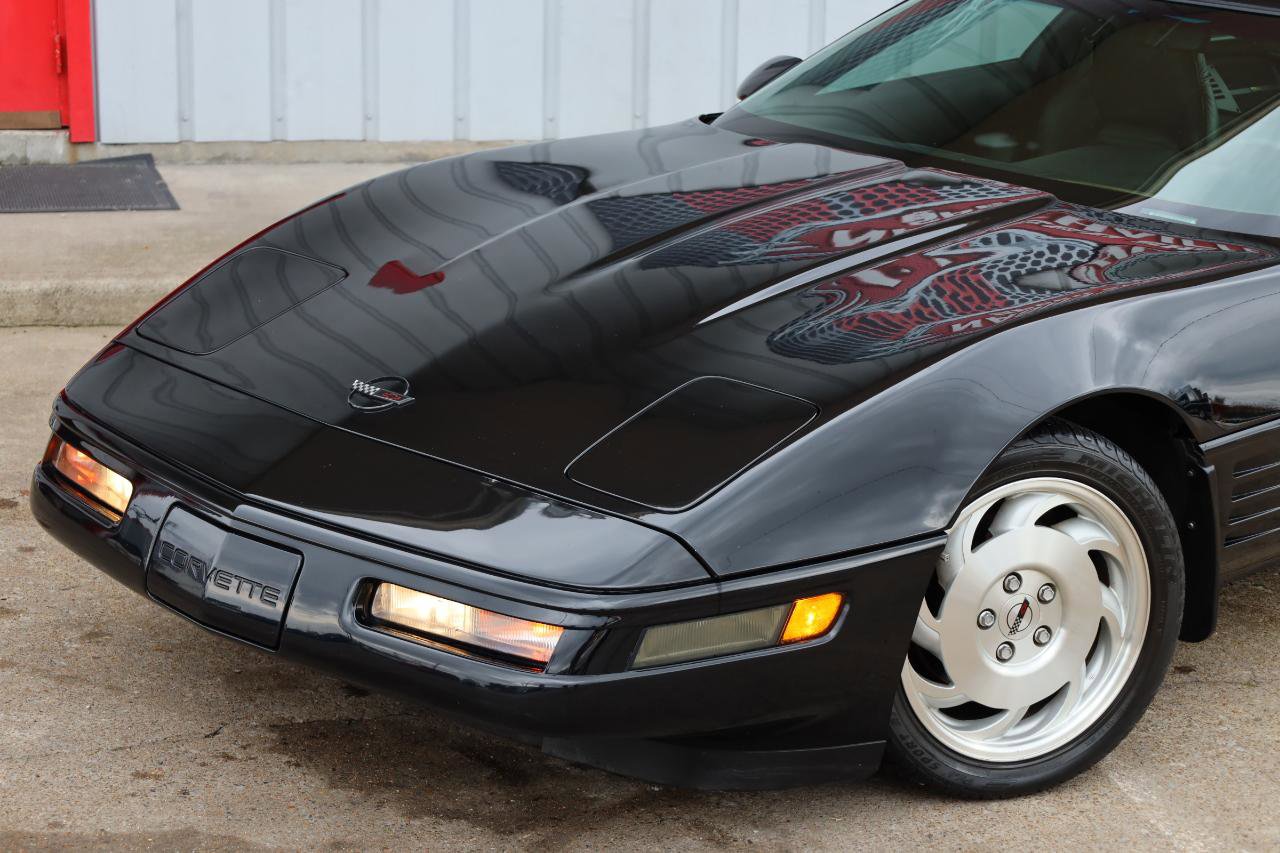 Used 1994 Chevrolet Corvette Coupe image 4