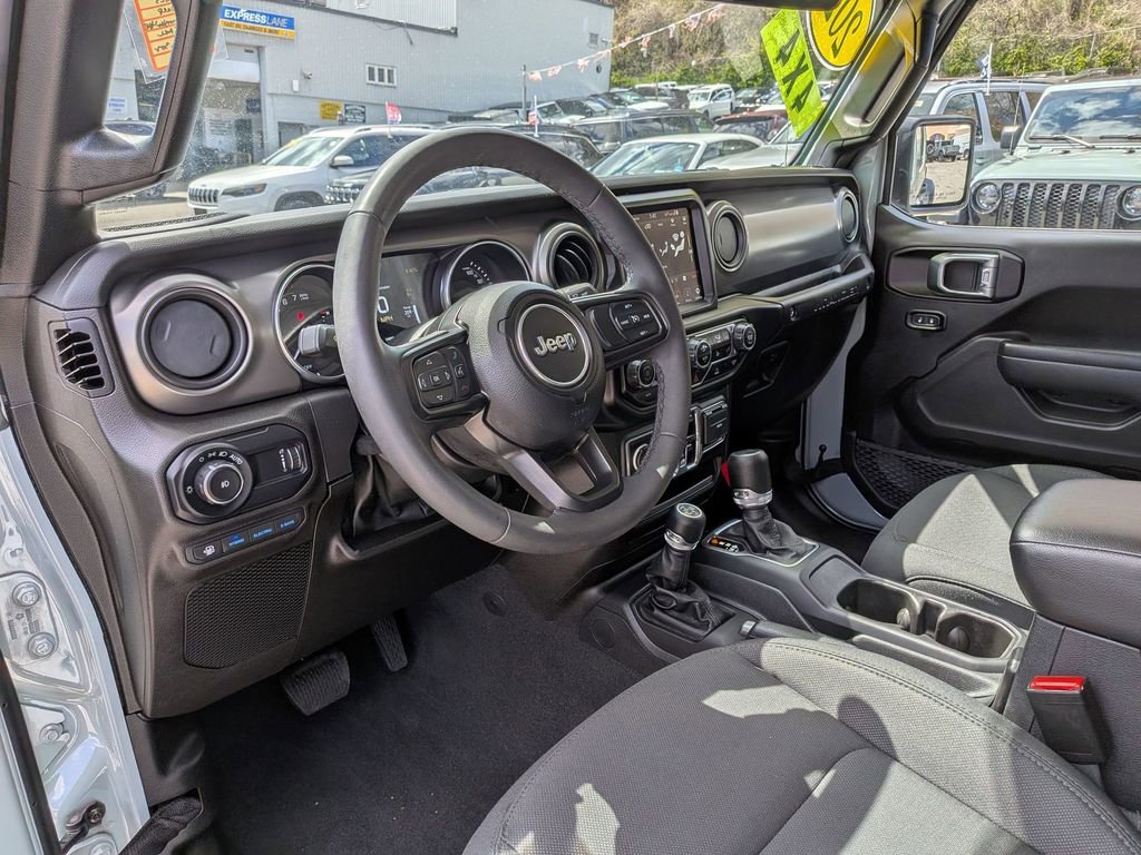 Used 2023 Jeep Wrangler Unlimited w/ Cold Weather Group AWD/4WD image 13