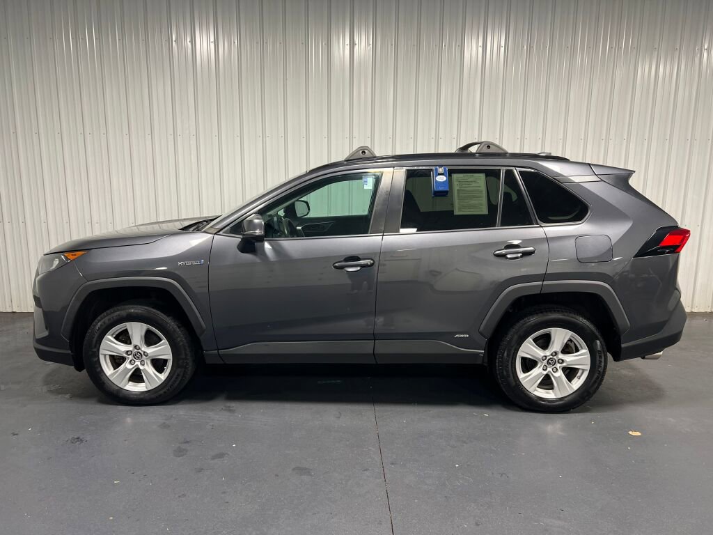 Used 2020 Toyota RAV4 LE image 19