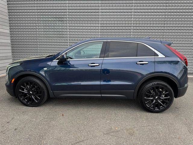 Used 2022 Cadillac XT4 Luxury w/ Cold Weather Package FWD image 2