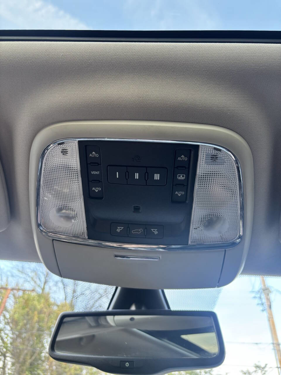 Used 2013 Jeep Grand Cherokee Overland w/ Advance Technology Group image 21