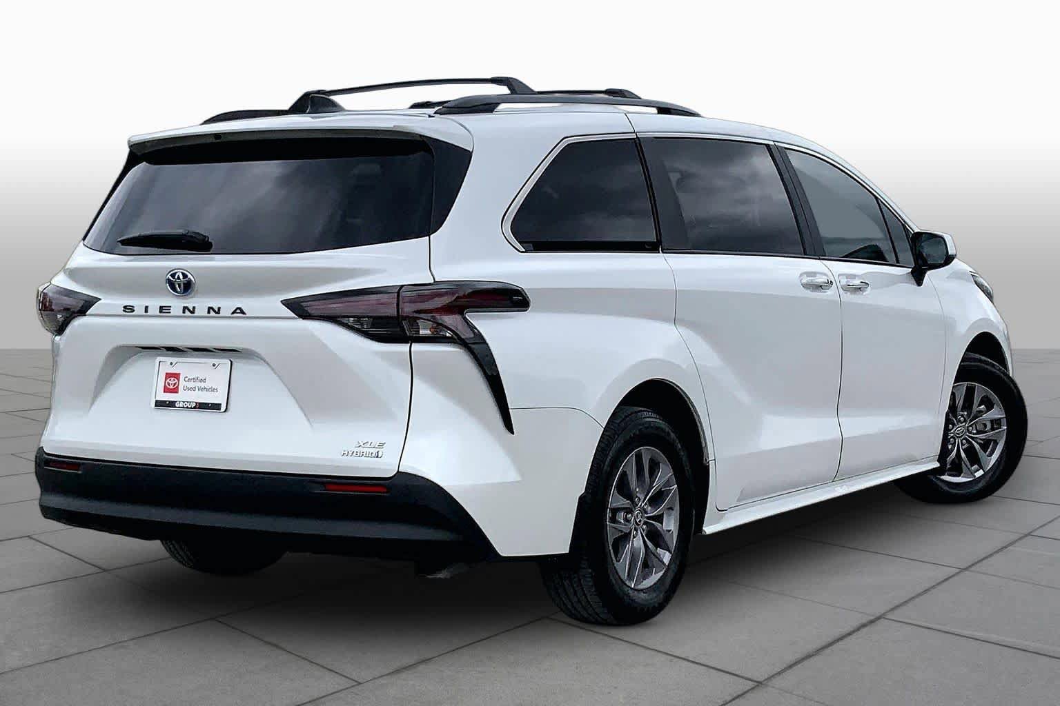 Certified 2024 Toyota Sienna XLE FWD image 13