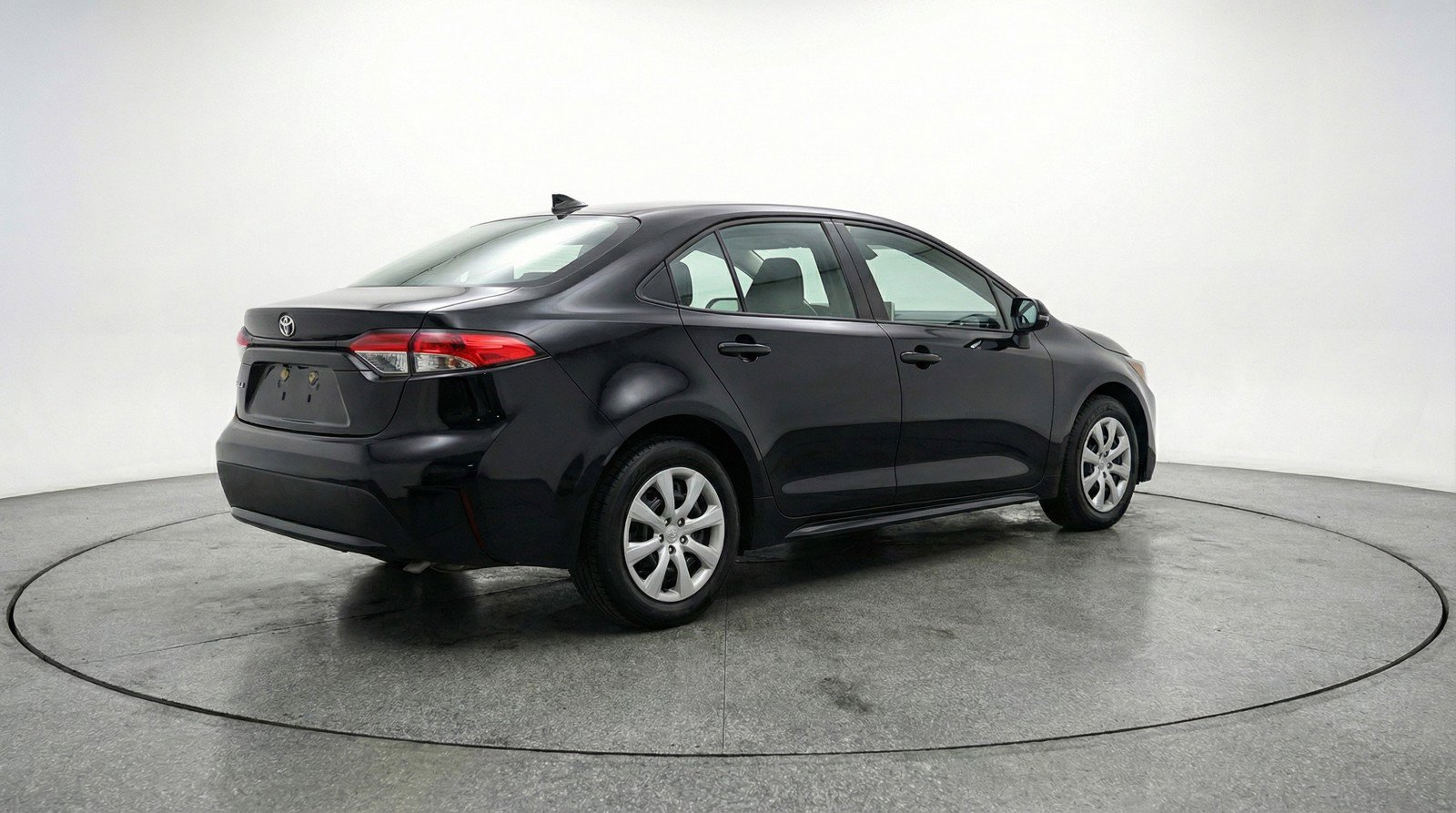 Used 2025 Toyota Corolla LE image 9