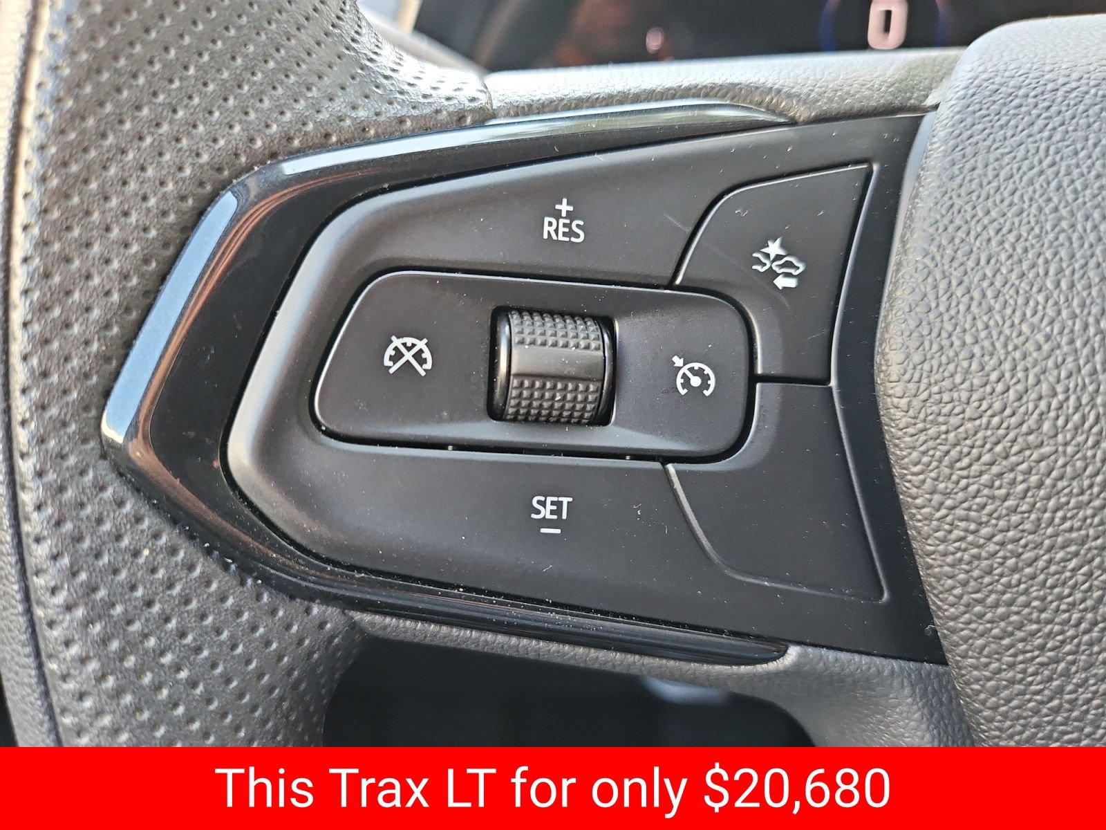 Used 2025 Chevrolet Trax LT FWD image 30