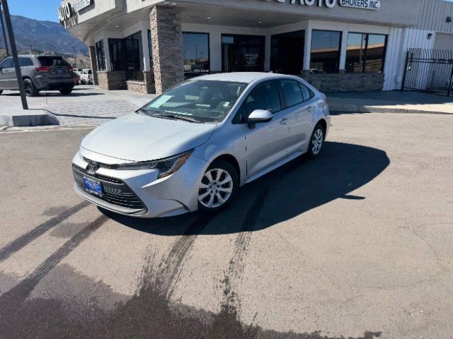 Used 2023 Toyota Corolla LE FWD image 2