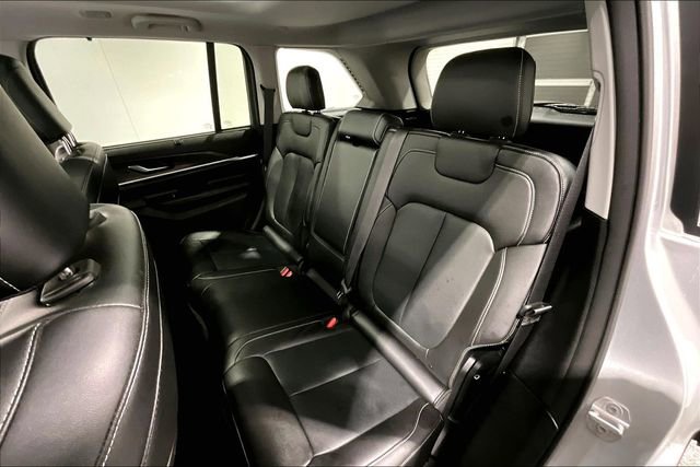 Used 2023 Jeep Grand Cherokee Limited w/ Luxury Tech Group II image 23