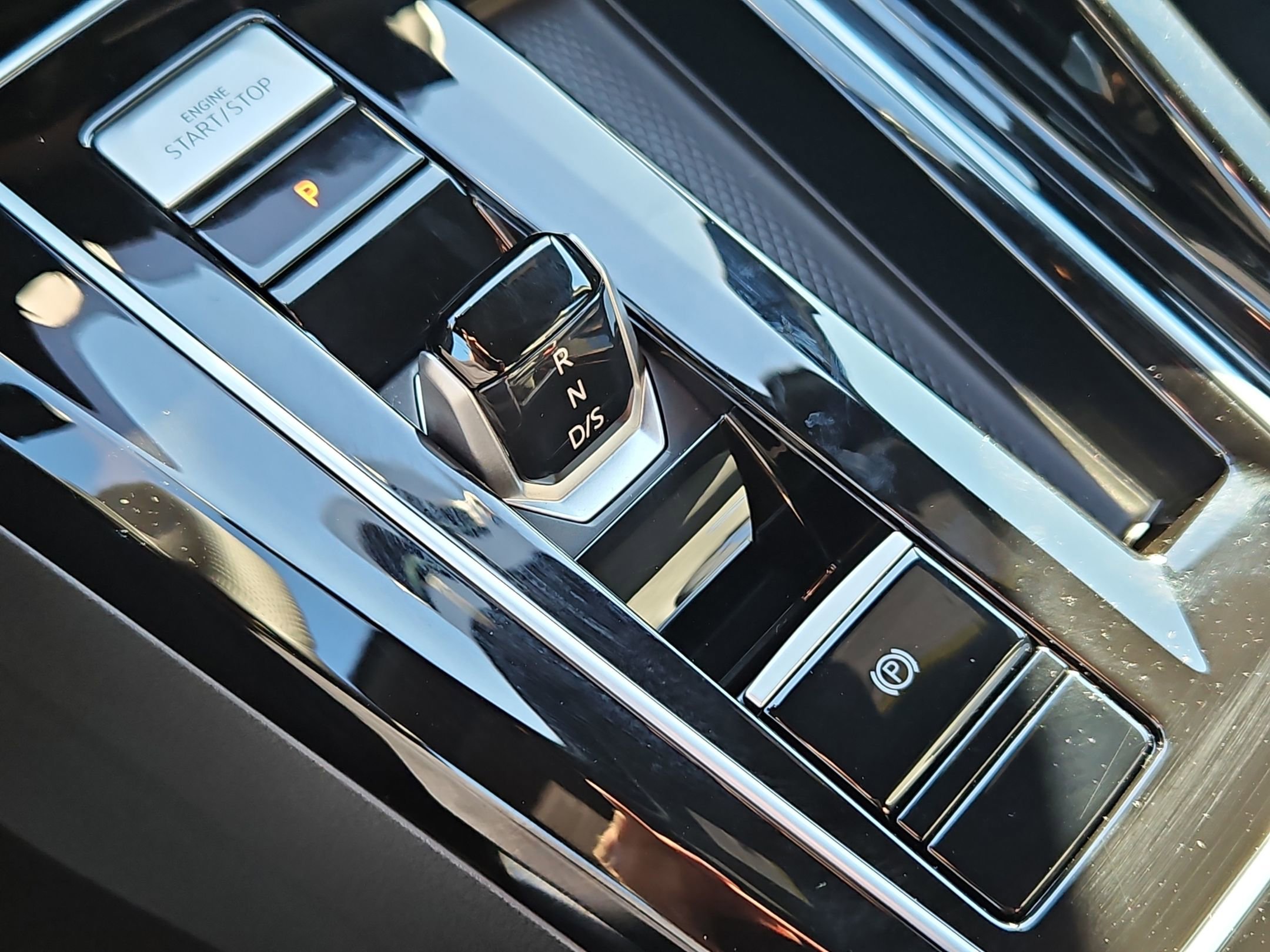 Used 2025 Volkswagen Golf R Black Edition image 17