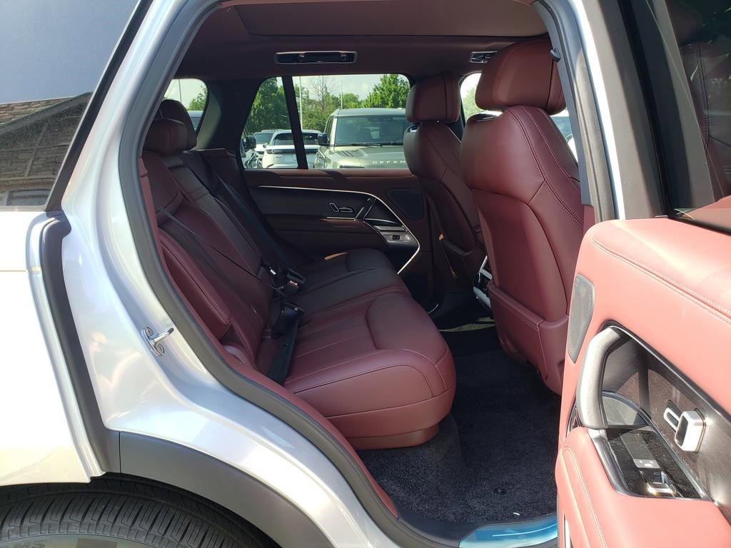 New 2025 Land Rover Range Rover SE image 15