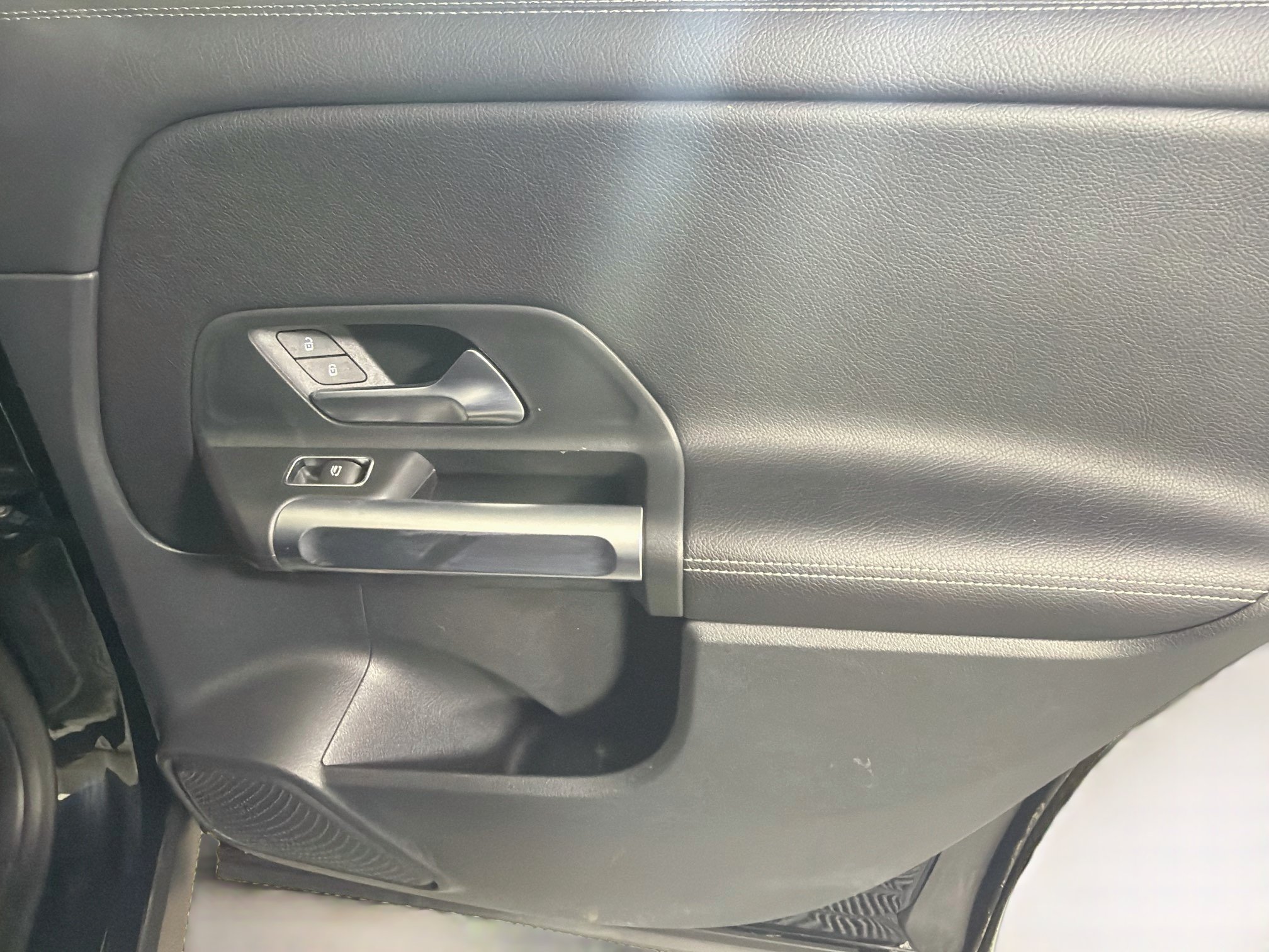 Used 2025 Mercedes-Benz GLB 250 image 30