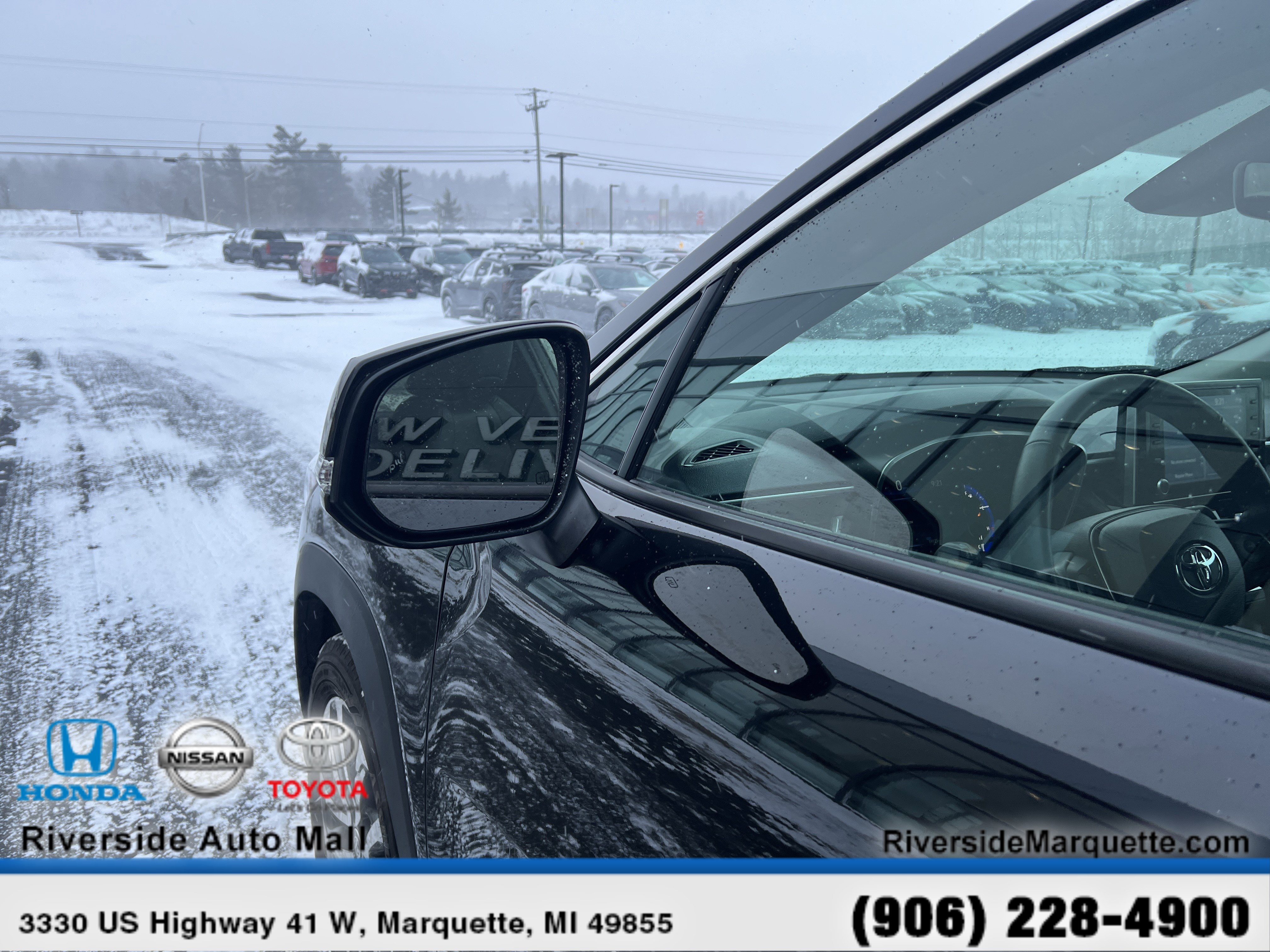 Used 2022 Toyota Corolla Cross XLE image 5