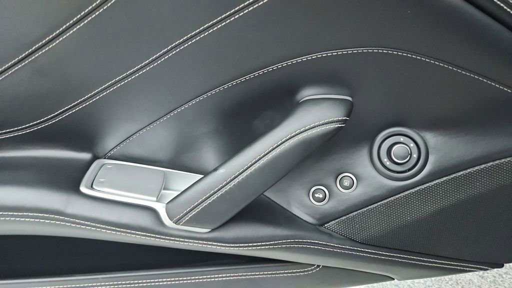 Used 2018 Ferrari California T image 16