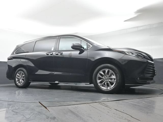 Used 2026 Toyota Sienna XLE AWD/4WD image 41