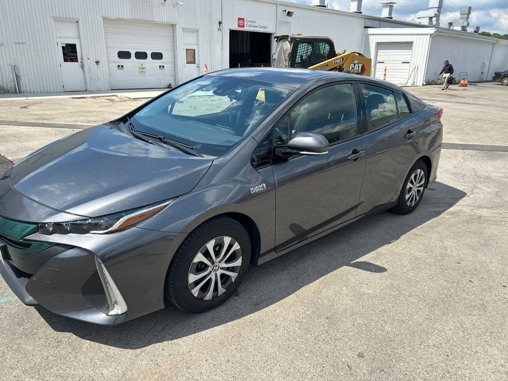 Used 2020 Toyota Prius Prime XLE FWD image 3